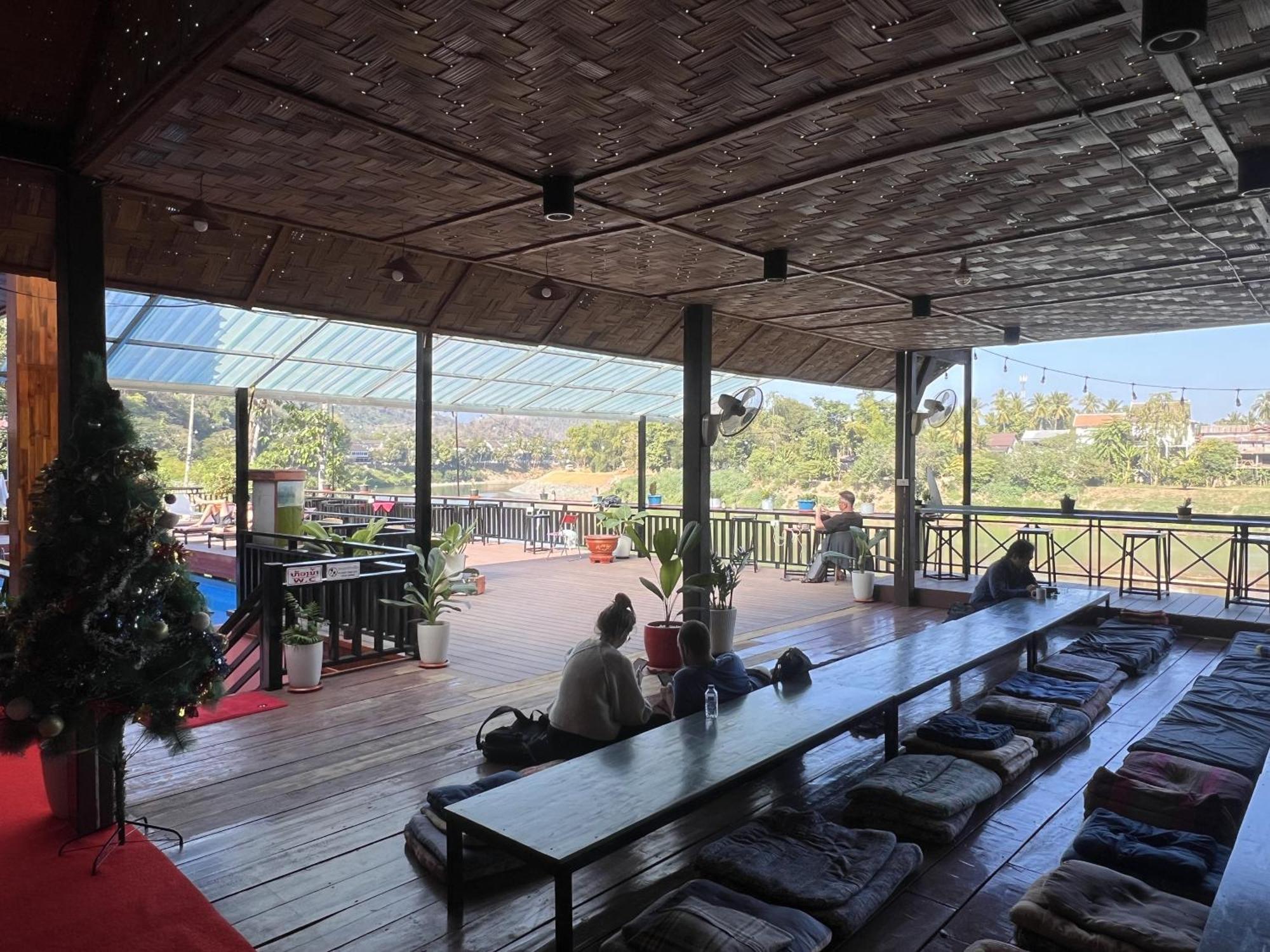 Funny Riverside Backpackers Luang Prabang Exterior foto