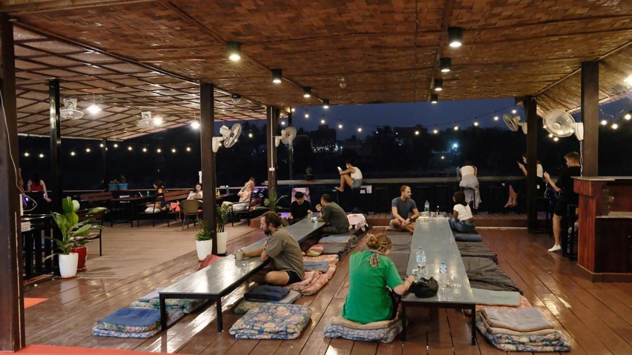 Funny Riverside Backpackers Luang Prabang Exterior foto