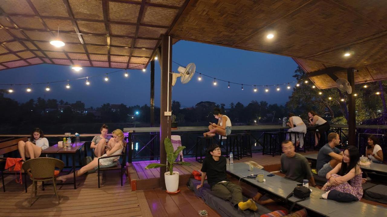 Funny Riverside Backpackers Luang Prabang Exterior foto