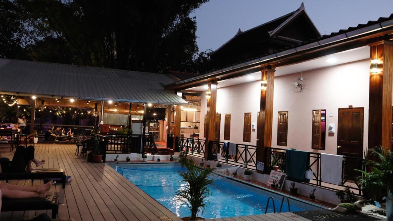 Funny Riverside Backpackers Luang Prabang Exterior foto