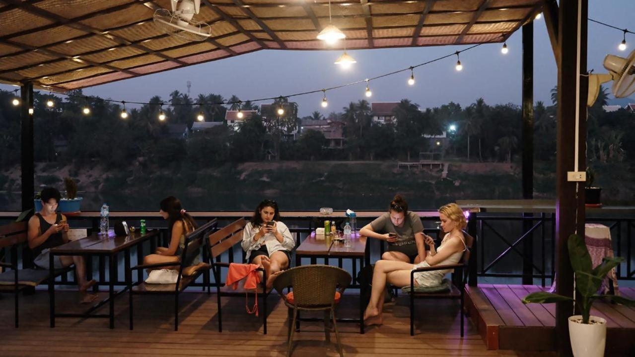 Funny Riverside Backpackers Luang Prabang Exterior foto